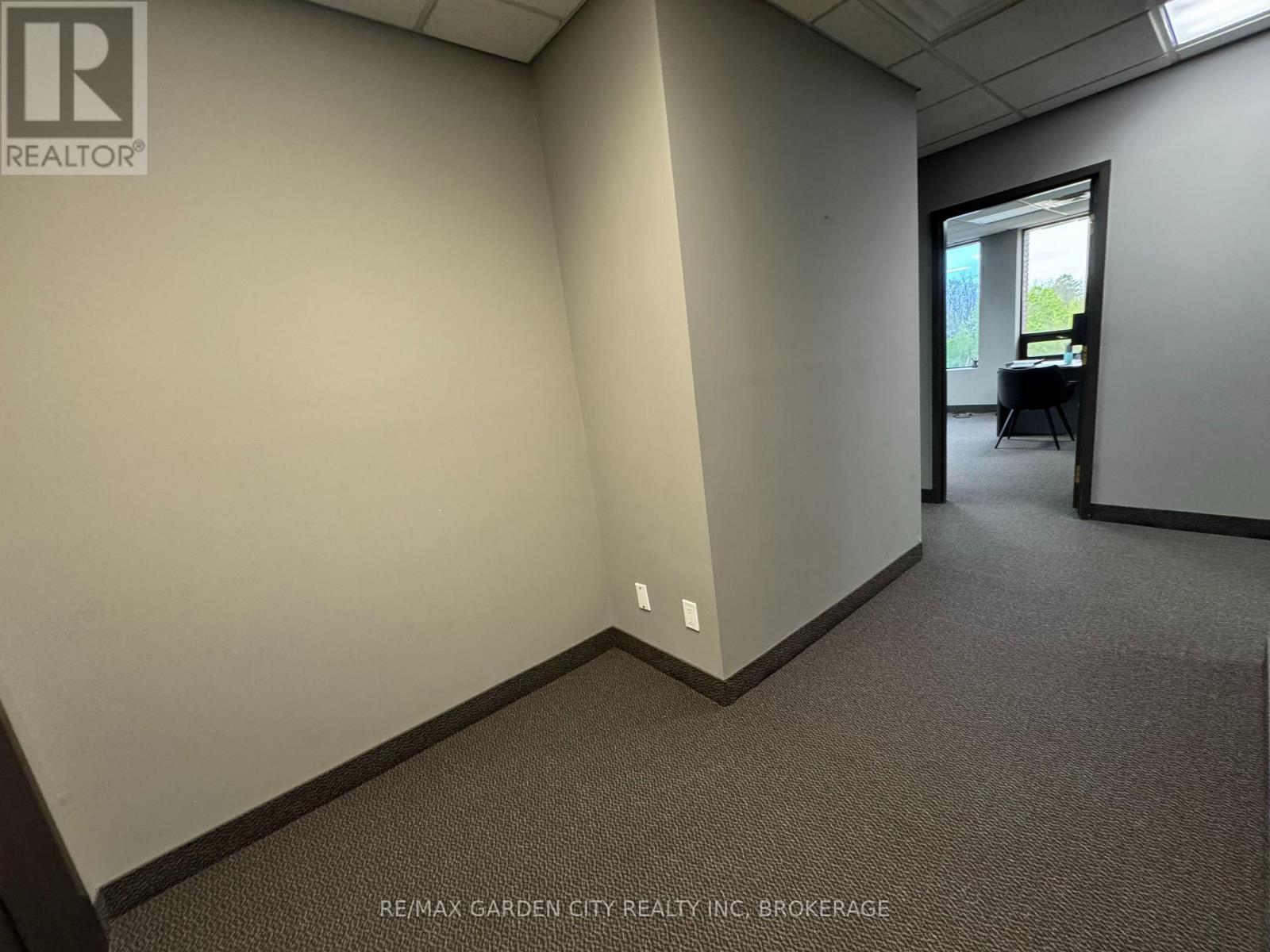 2nd Floor - 236 Glenridge Avenue, St. Catharines, Ontario  L2T 3J9 - Photo 19 - X13458622