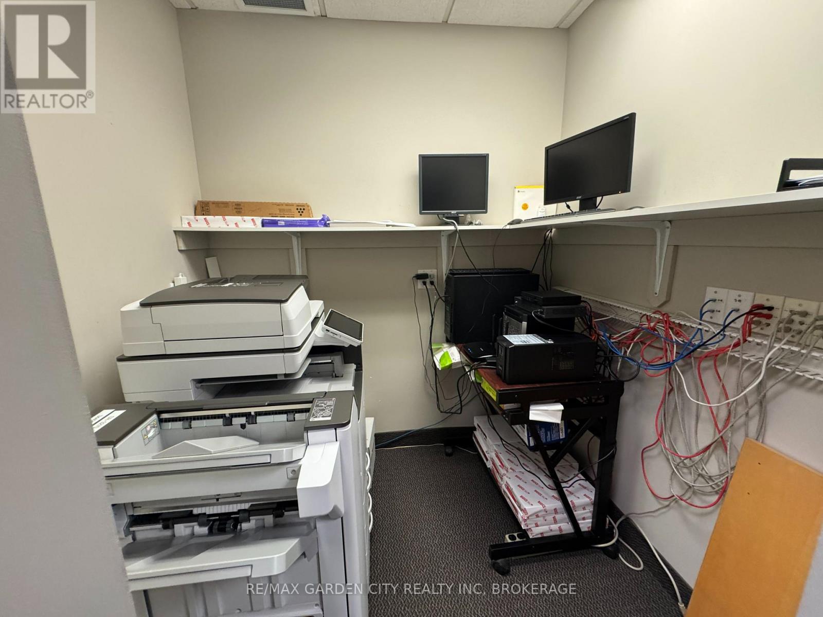 2nd Floor - 236 Glenridge Avenue, St. Catharines, Ontario  L2T 3J9 - Photo 5 - X13458622