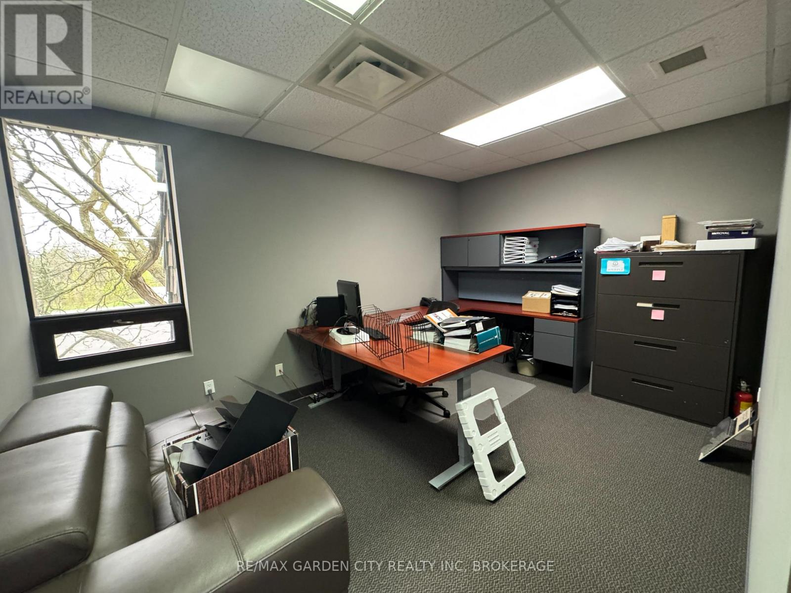 2nd Floor - 236 Glenridge Avenue, St. Catharines, Ontario  L2T 3J9 - Photo 6 - X13458622