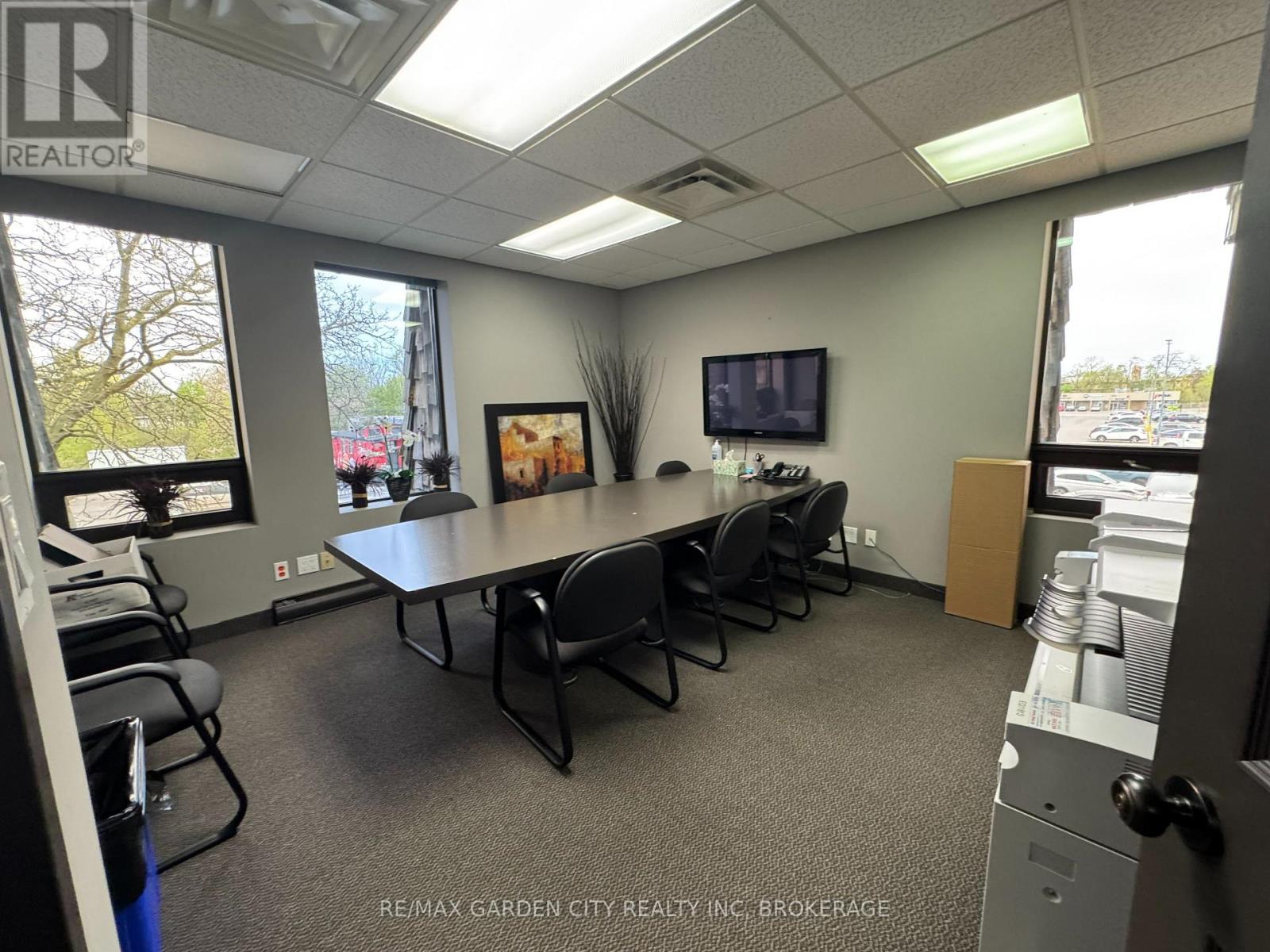 2nd Floor - 236 Glenridge Avenue, St. Catharines, Ontario  L2T 3J9 - Photo 7 - X13458622