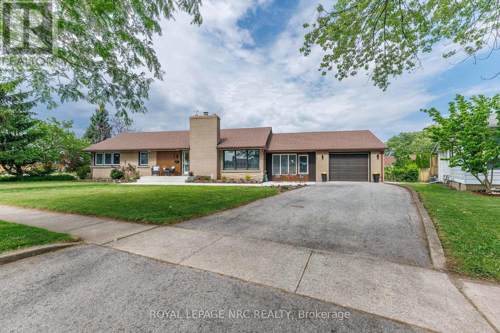24 Munro Street, Thorold, Ontario  L2V 2V8 - Photo 1 - X13459896