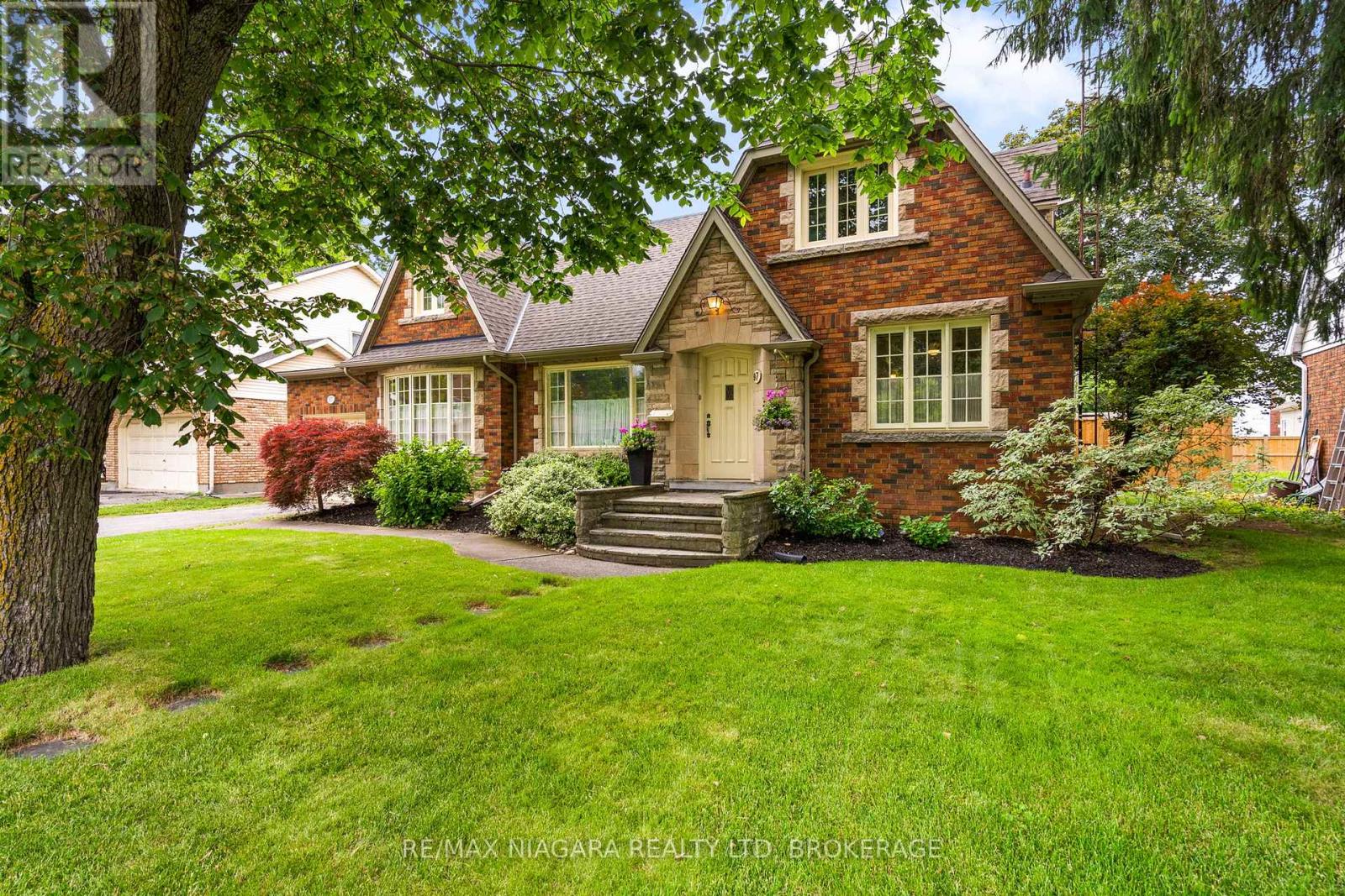 97 Glenridge Avenue, St. Catharines, Ontario  L2R 4X4 - Photo 2 - X13463976