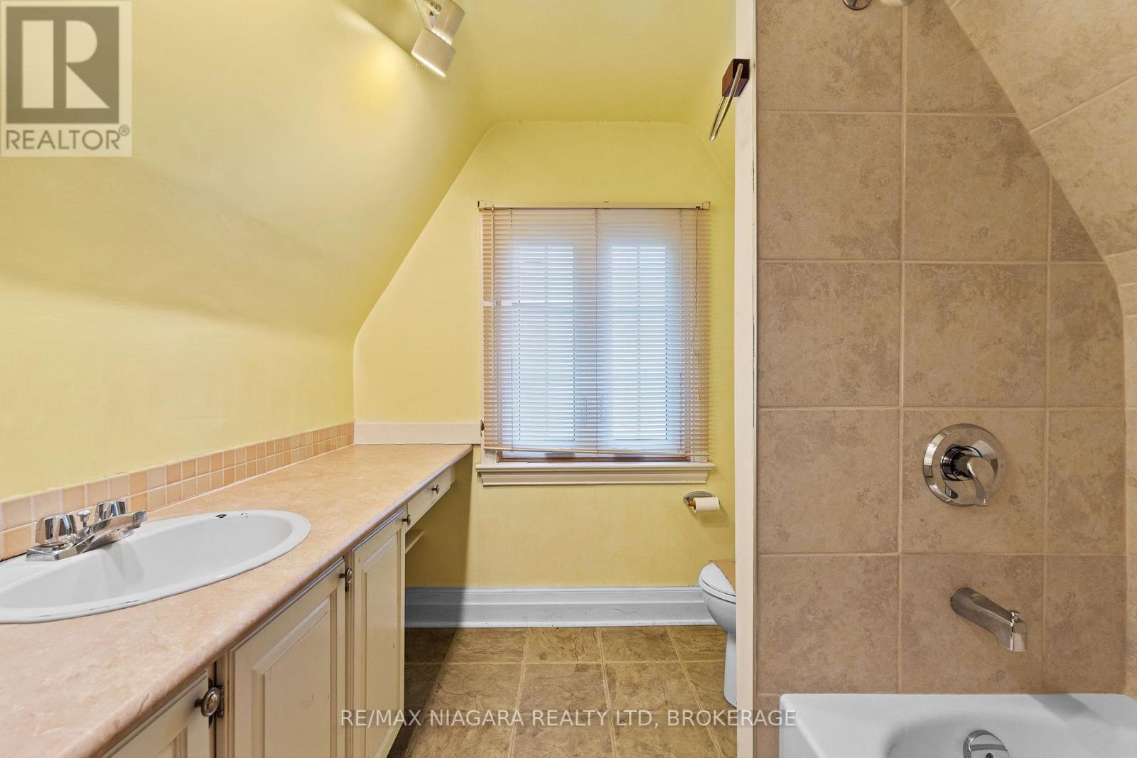 97 Glenridge Avenue, St. Catharines, Ontario  L2R 4X4 - Photo 23 - X13463976