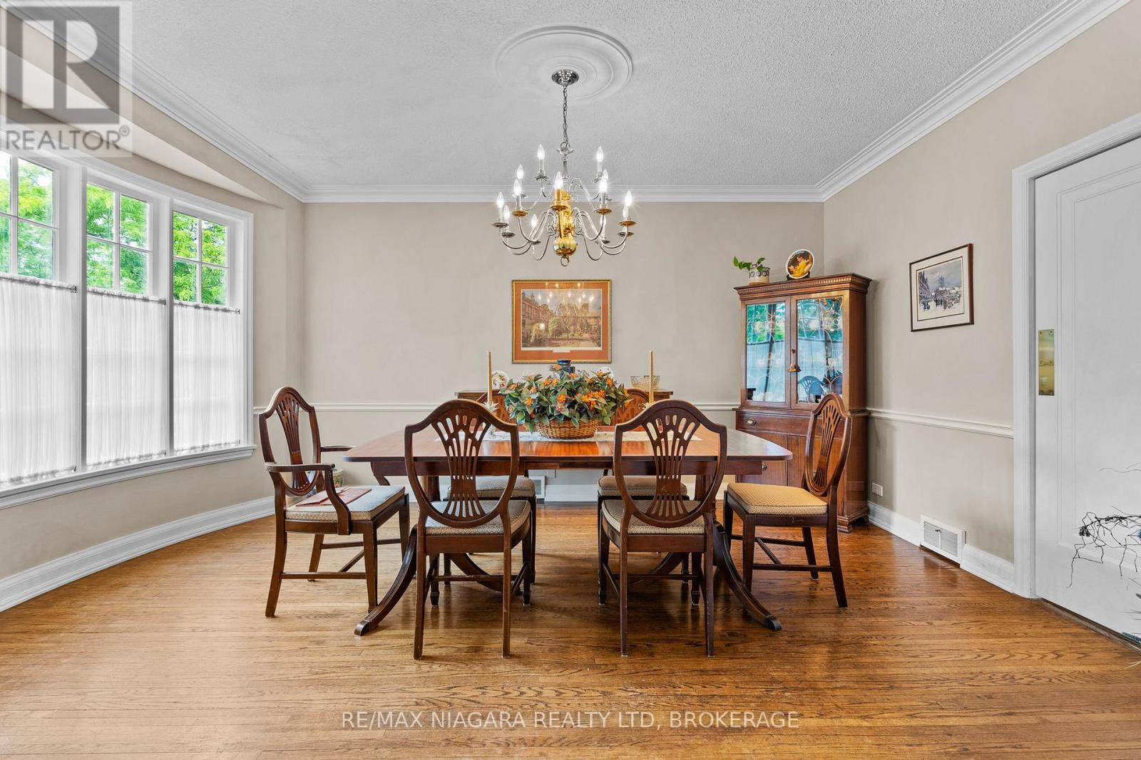 97 Glenridge Avenue, St. Catharines, Ontario  L2R 4X4 - Photo 8 - X13463976