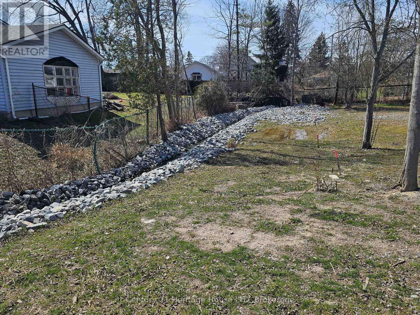 28 Radford Street, Fort Erie, Ontario  L2A 5H5 - Photo 3 - X13465238