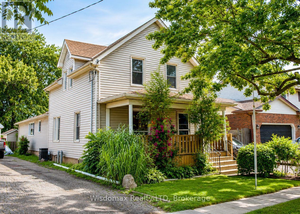 10 Rose Avenue, Thorold, Ontario  L2V 3C3 - Photo 1 - X13465326