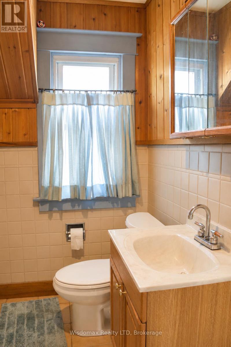10 Rose Avenue, Thorold, Ontario  L2V 3C3 - Photo 13 - X13465326
