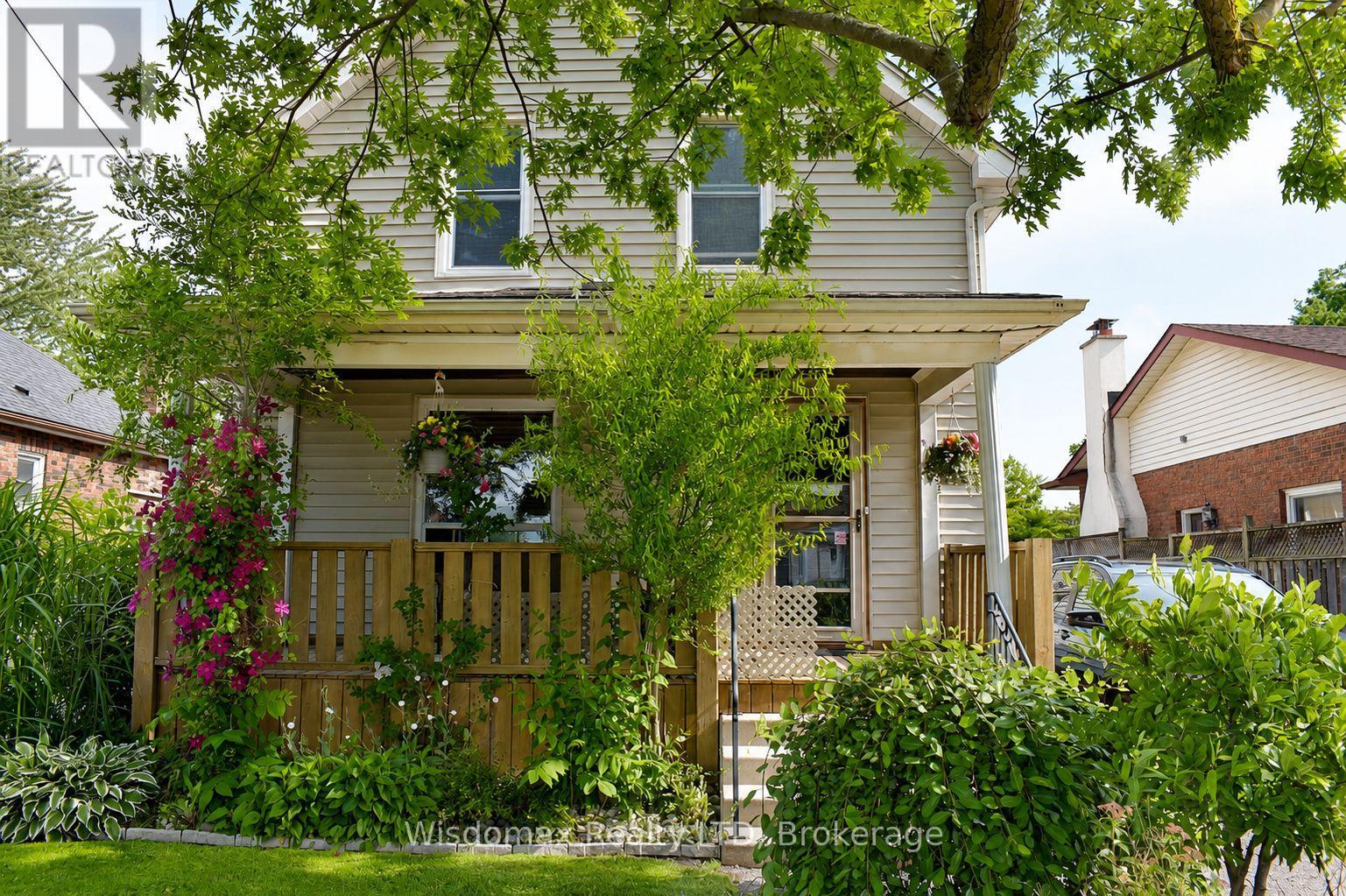 10 Rose Avenue, Thorold, Ontario  L2V 3C3 - Photo 2 - X13465326