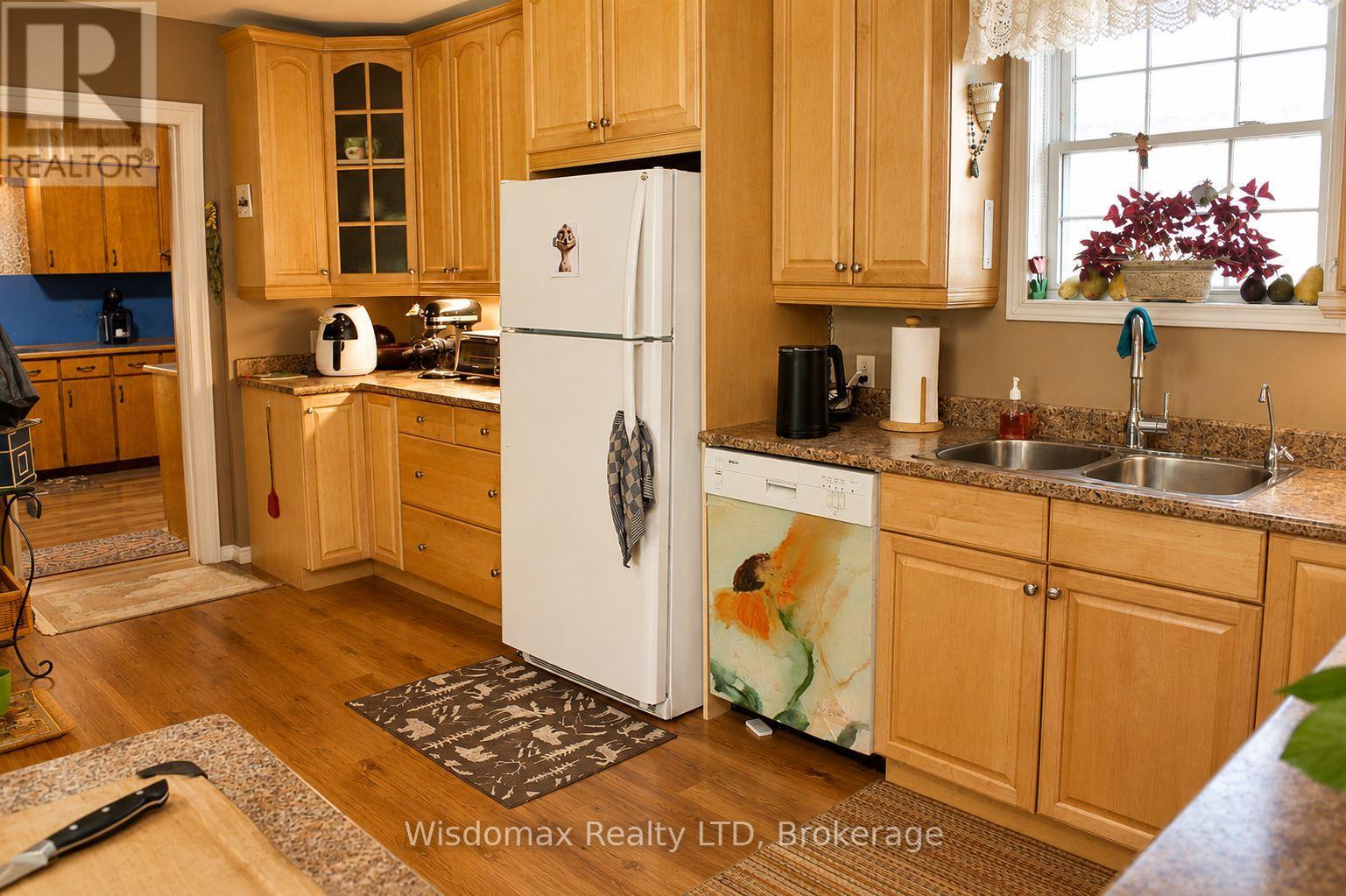 10 Rose Avenue, Thorold, Ontario  L2V 3C3 - Photo 21 - X13465326