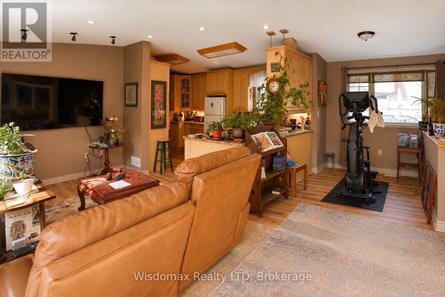 10 Rose Avenue, Thorold, Ontario  L2V 3C3 - Photo 23 - X13465326