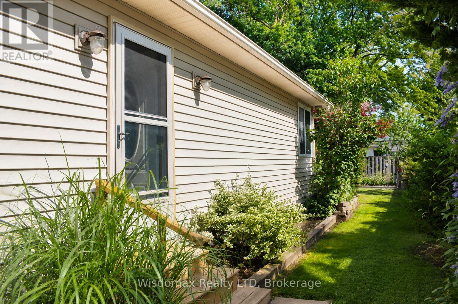 10 Rose Avenue, Thorold, Ontario  L2V 3C3 - Photo 27 - X13465326