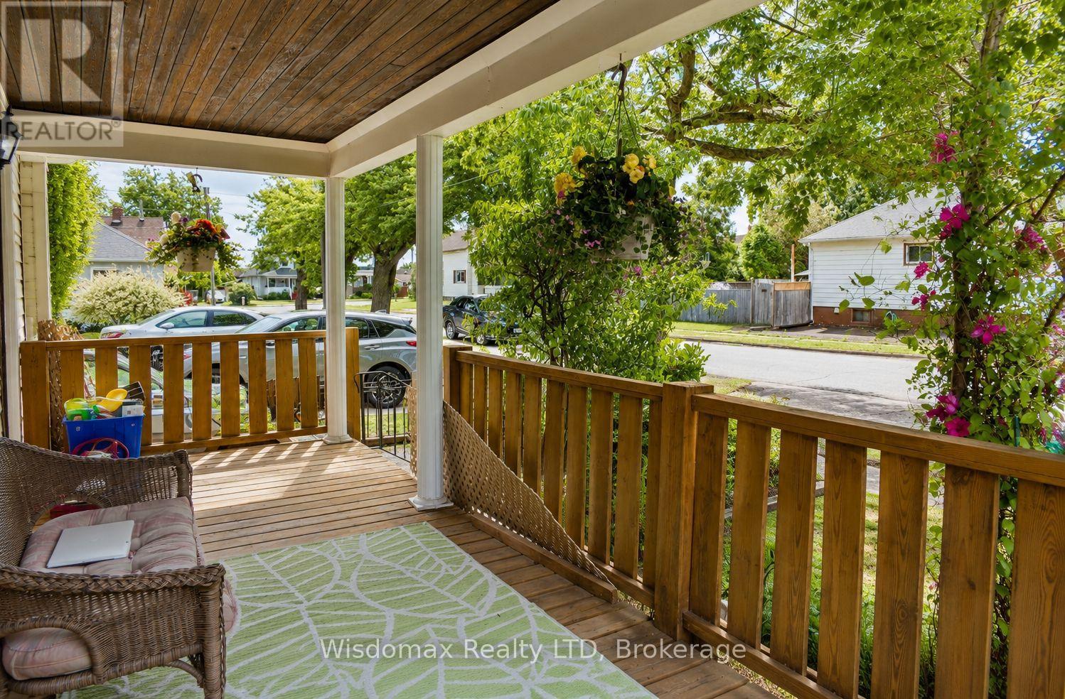 10 Rose Avenue, Thorold, Ontario  L2V 3C3 - Photo 7 - X13465326