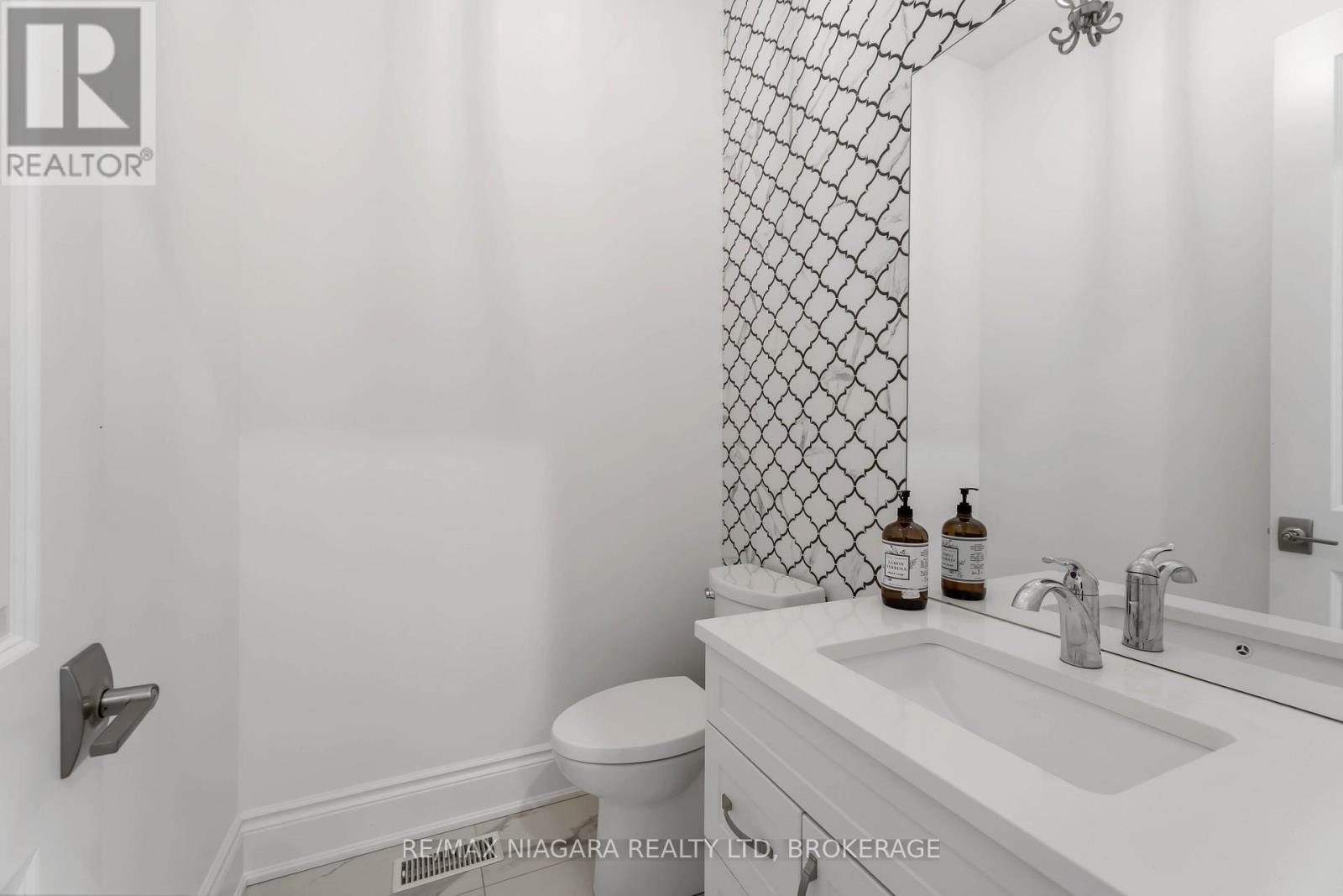 15 Arbourvale Common Road, St. Catharines, Ontario  L2T 3B7 - Photo 17 - X13467316