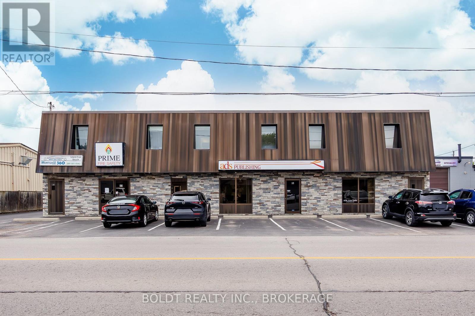 #13 Lower Unit - 13-15 Secord Drive, St. Catharines, Ontario  L2N 1K9 - Photo 1 - X13467750