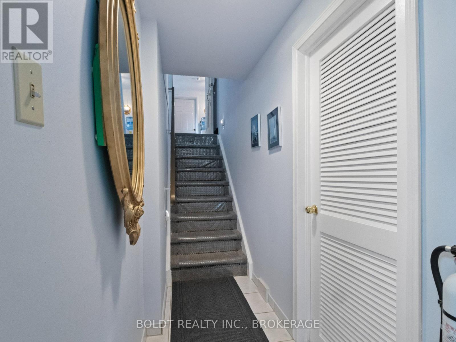 Lower - 2 Kenworth Drive, St. Catharines, Ontario  L2M 4S2 - Photo 2 - X13468146