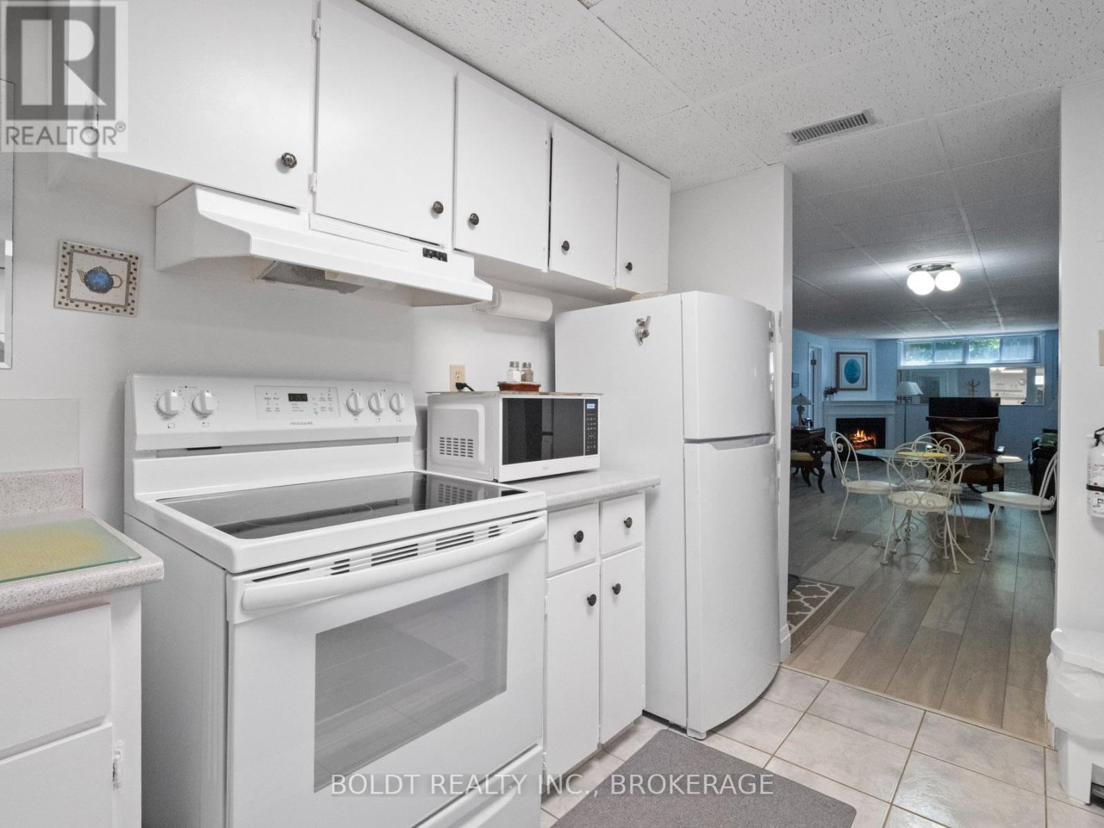 Lower - 2 Kenworth Drive, St. Catharines, Ontario  L2M 4S2 - Photo 4 - X13468146