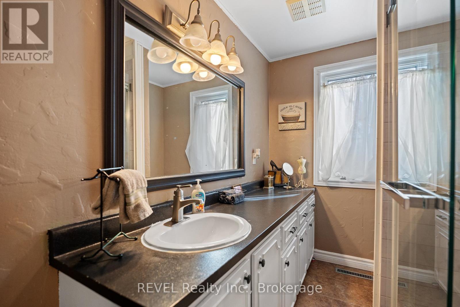 639 Penner Street, Niagara-On-The-Lake, Ontario  L0S 1T0 - Photo 14 - X13469296