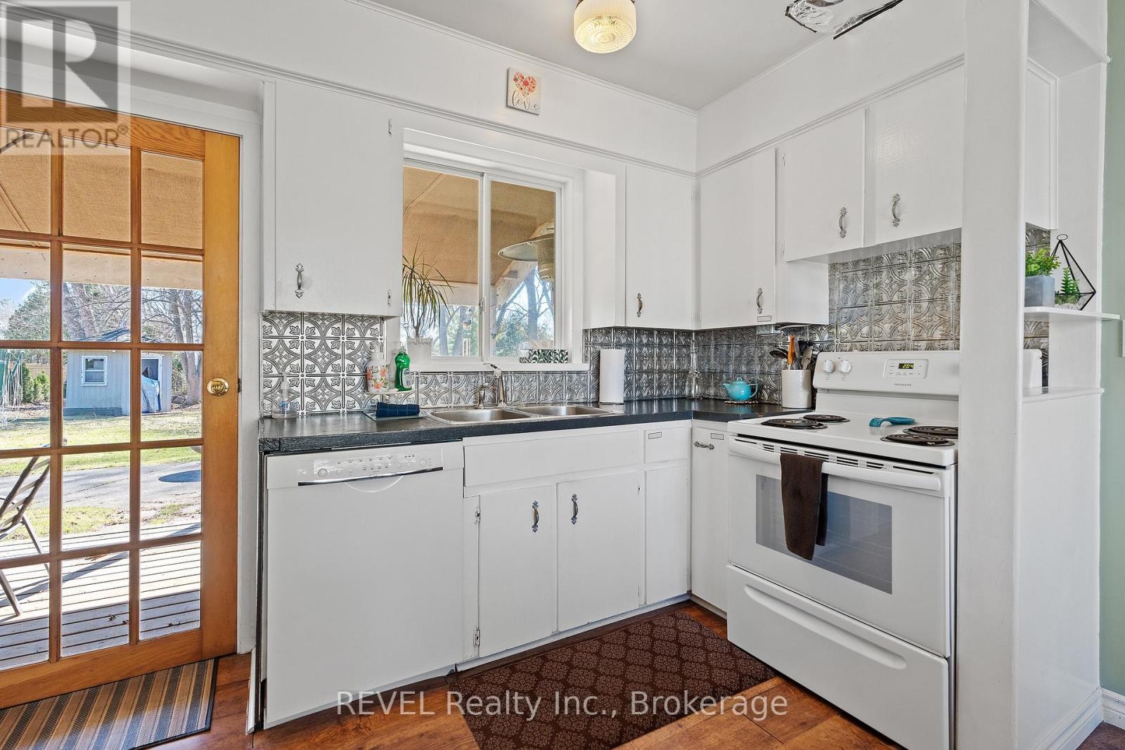 639 Penner Street, Niagara-On-The-Lake, Ontario  L0S 1T0 - Photo 6 - X13469296