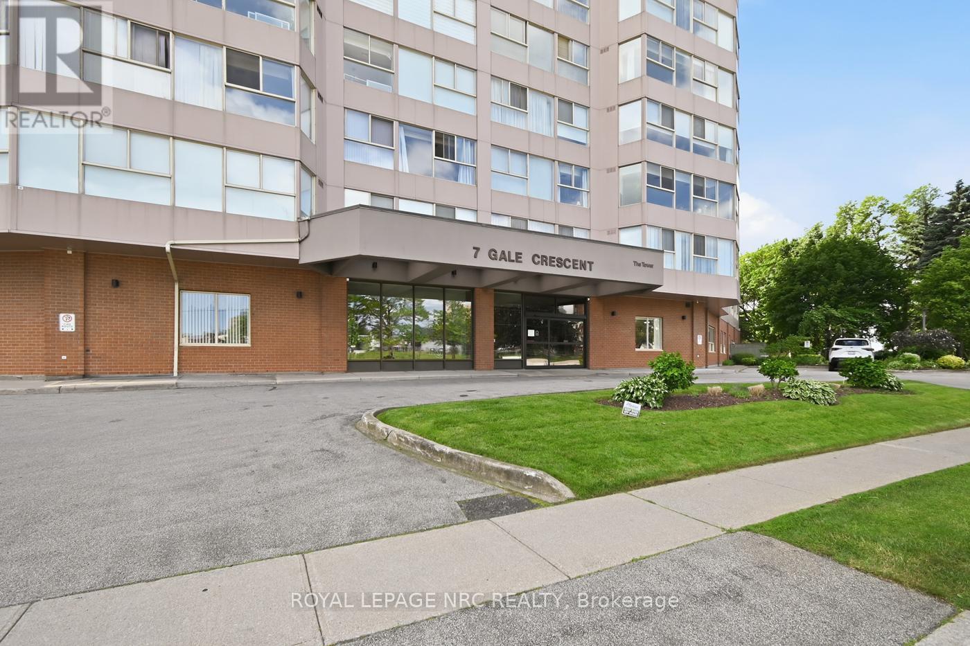 1106 - 7 Gale Crescent N, St. Catharines, Ontario  L2R 7M8 - Photo 1 - X13471426