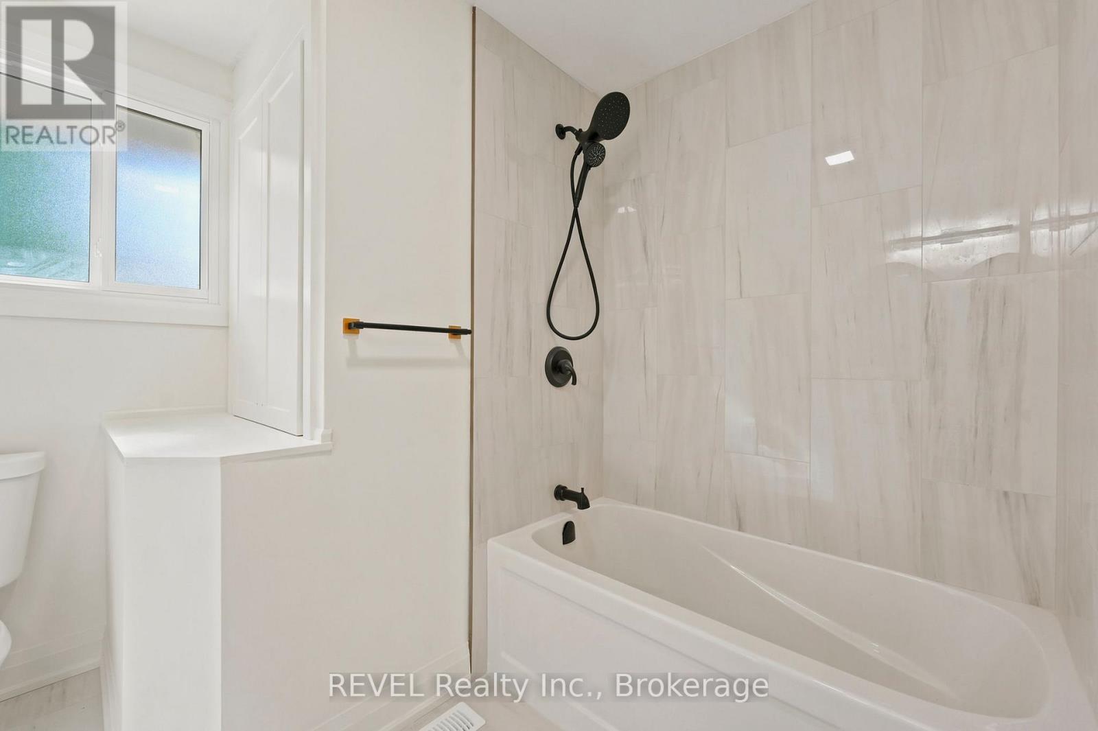 72 Prince Charles Drive, St. Catharines, Ontario  L2N 3Z1 - Photo 13 - X13473058
