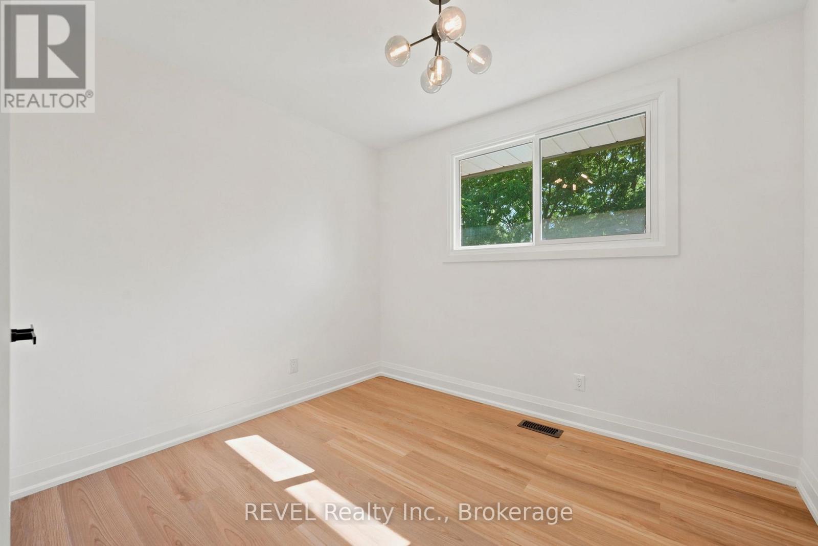 72 Prince Charles Drive, St. Catharines, Ontario  L2N 3Z1 - Photo 16 - X13473058