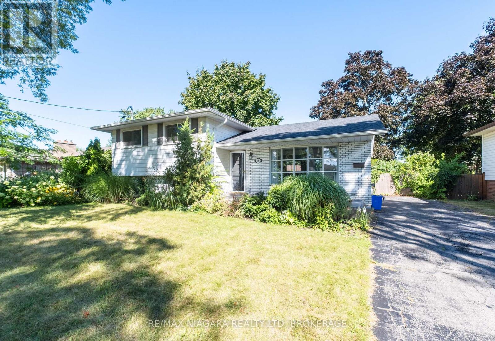 15 Old Oxford Road, St. Catharines, Ontario  L2M 2J7 - Photo 1 - X13477810