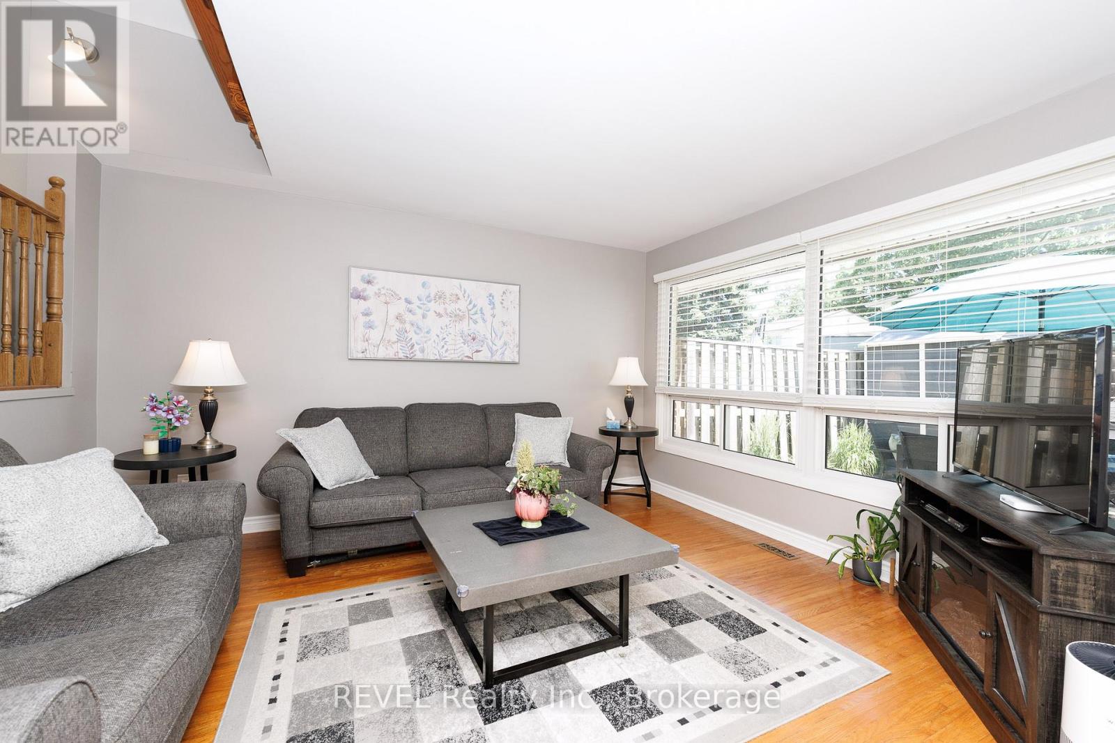 104 - 5 Woodlawn Court, Grimsby, Ontario  L3M 3T4 - Photo 2 - X13482302