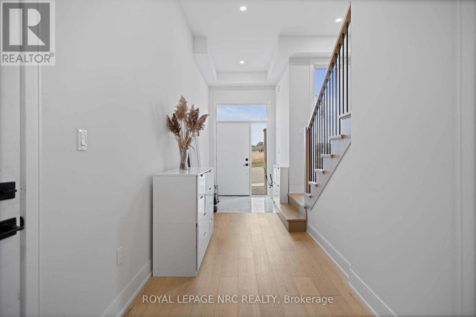 7392 Splendour Drive, Niagara Falls, Ontario  L2H 3V7 - Photo 6 - X13482718