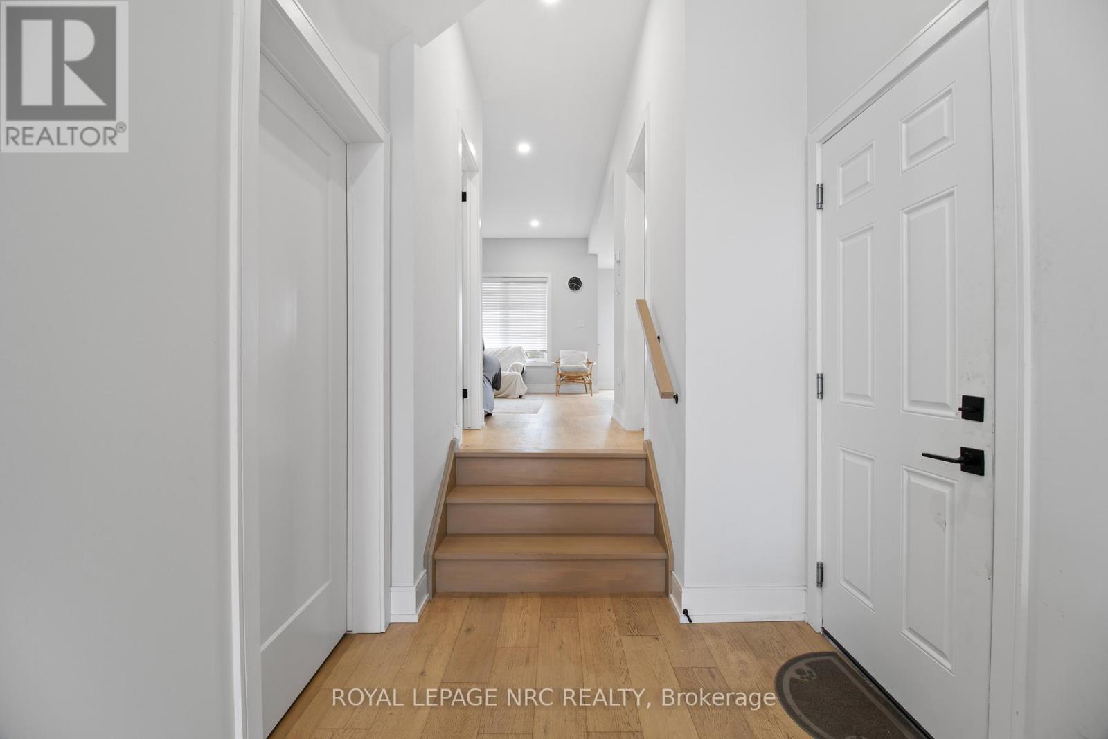7392 Splendour Drive, Niagara Falls, Ontario  L2H 3V7 - Photo 8 - X13482718