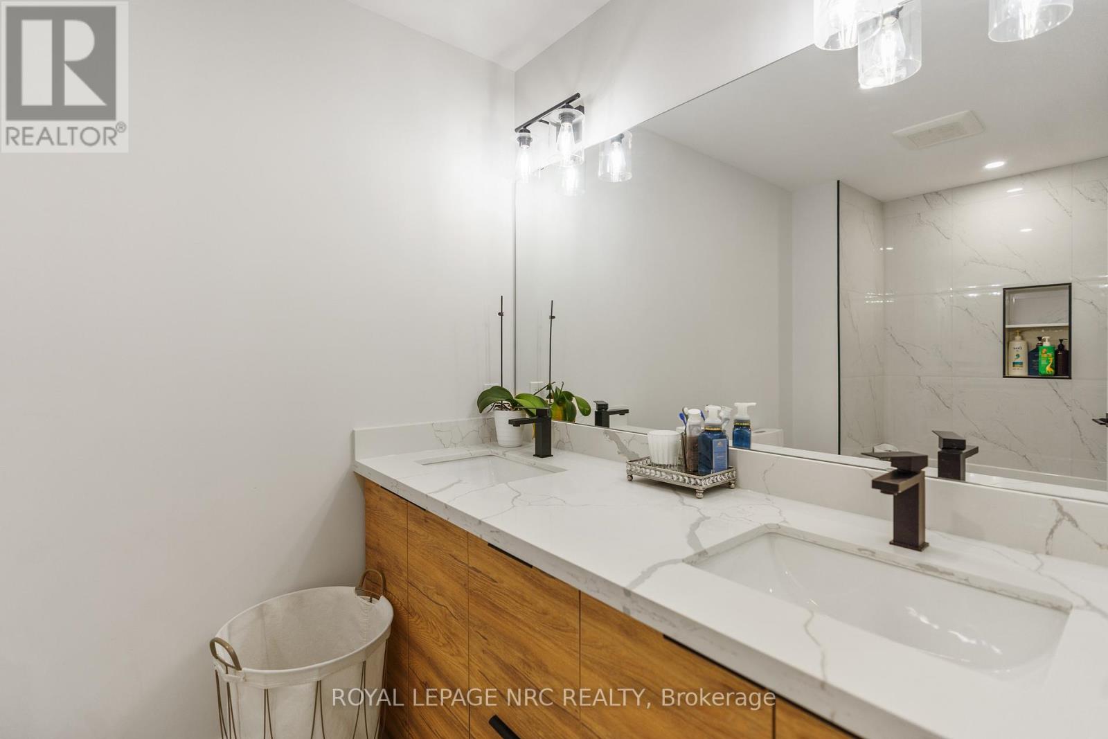 7386 Splendour Drive, Niagara Falls, Ontario  L2H 3V8 - Photo 21 - X13482720