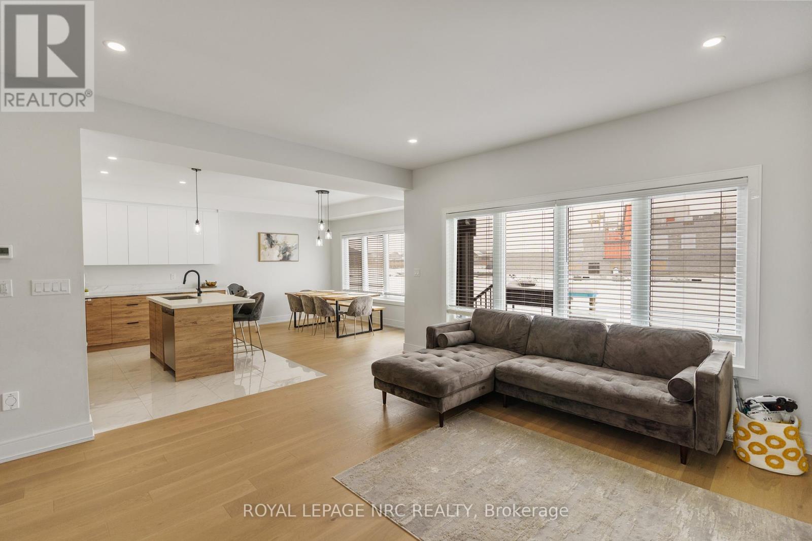 7386 Splendour Drive, Niagara Falls, Ontario  L2H 3V8 - Photo 6 - X13482720