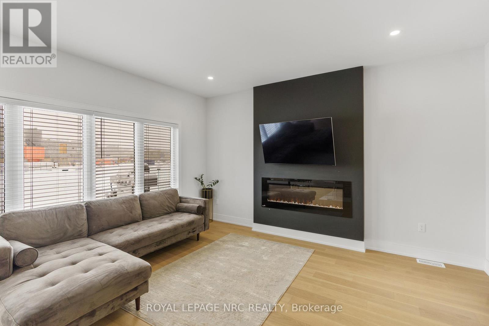 7386 Splendour Drive, Niagara Falls, Ontario  L2H 3V8 - Photo 7 - X13482720