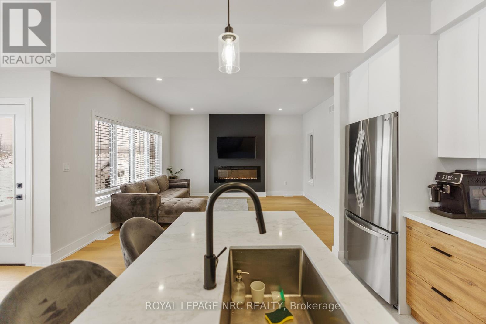 7386 Splendour Drive, Niagara Falls, Ontario  L2H 3V8 - Photo 8 - X13482720