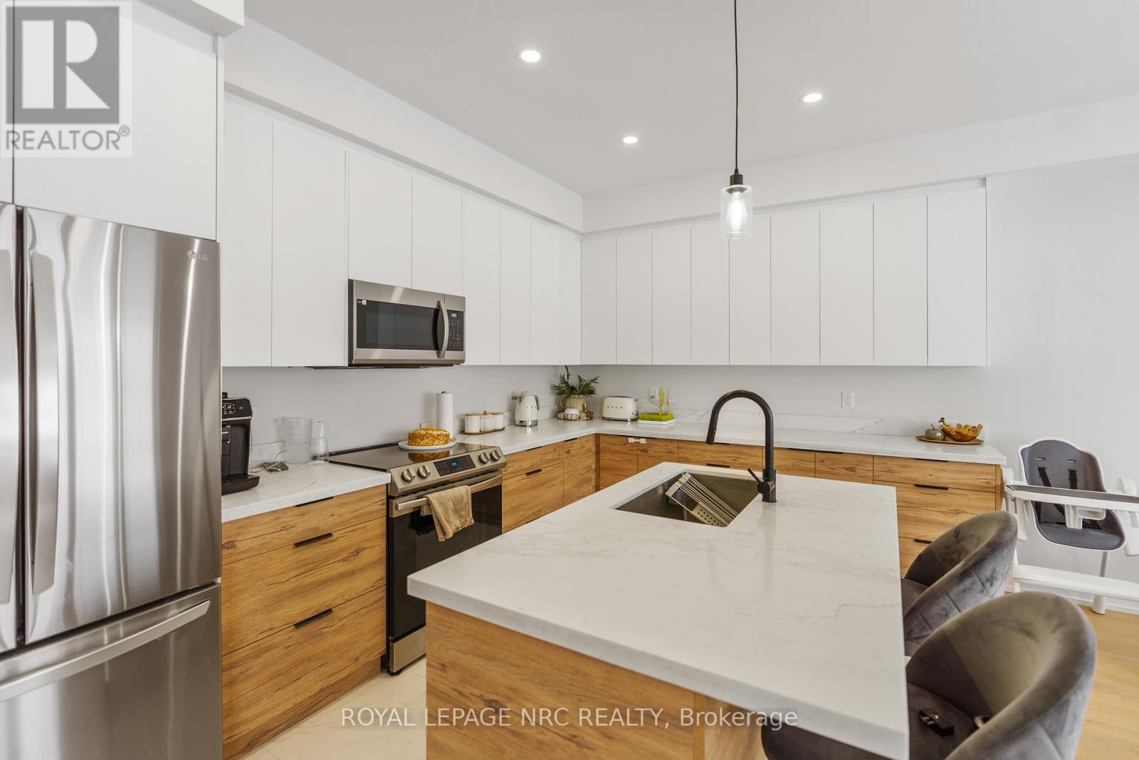 7386 Splendour Drive, Niagara Falls, Ontario  L2H 3V8 - Photo 9 - X13482720