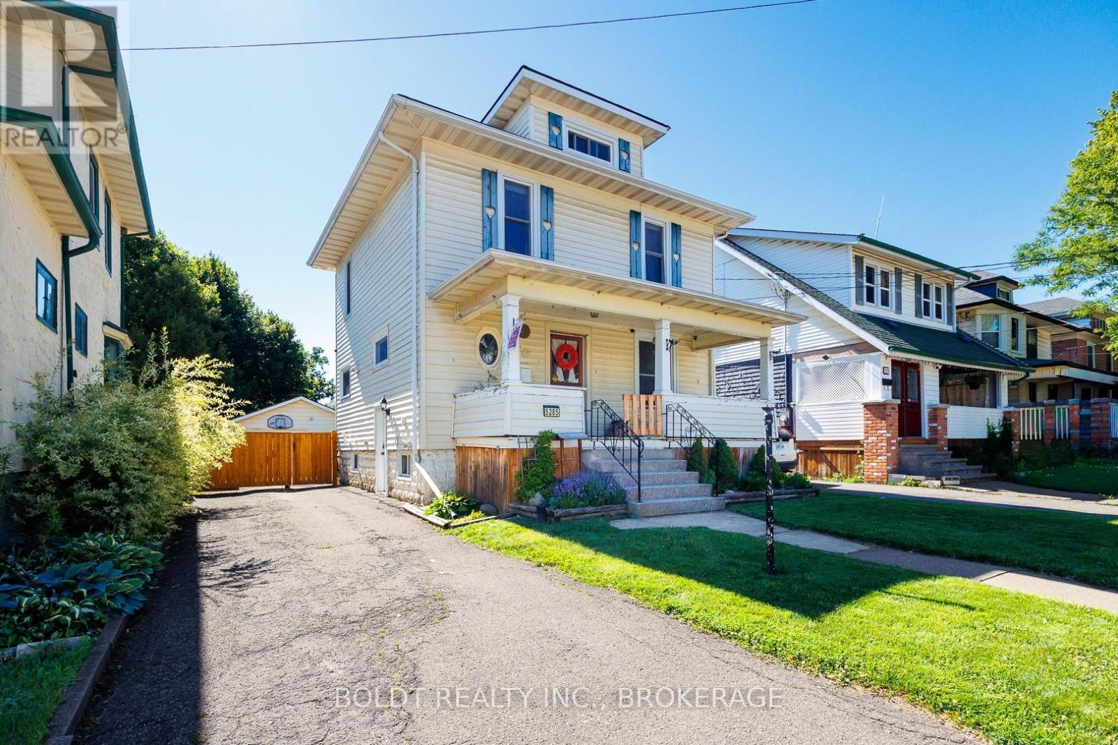 5285 Third Avenue, Niagara Falls, Ontario  L2E 4M6 - Photo 1 - X13482872