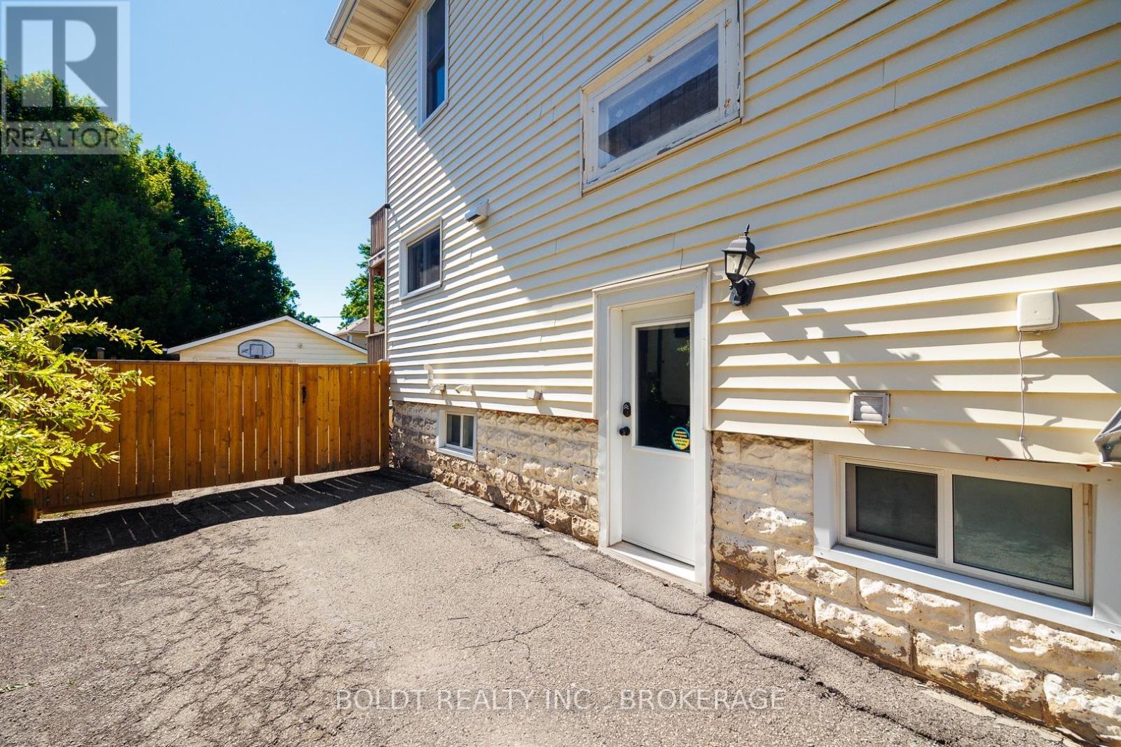 5285 Third Avenue, Niagara Falls, Ontario  L2E 4M6 - Photo 3 - X13482872