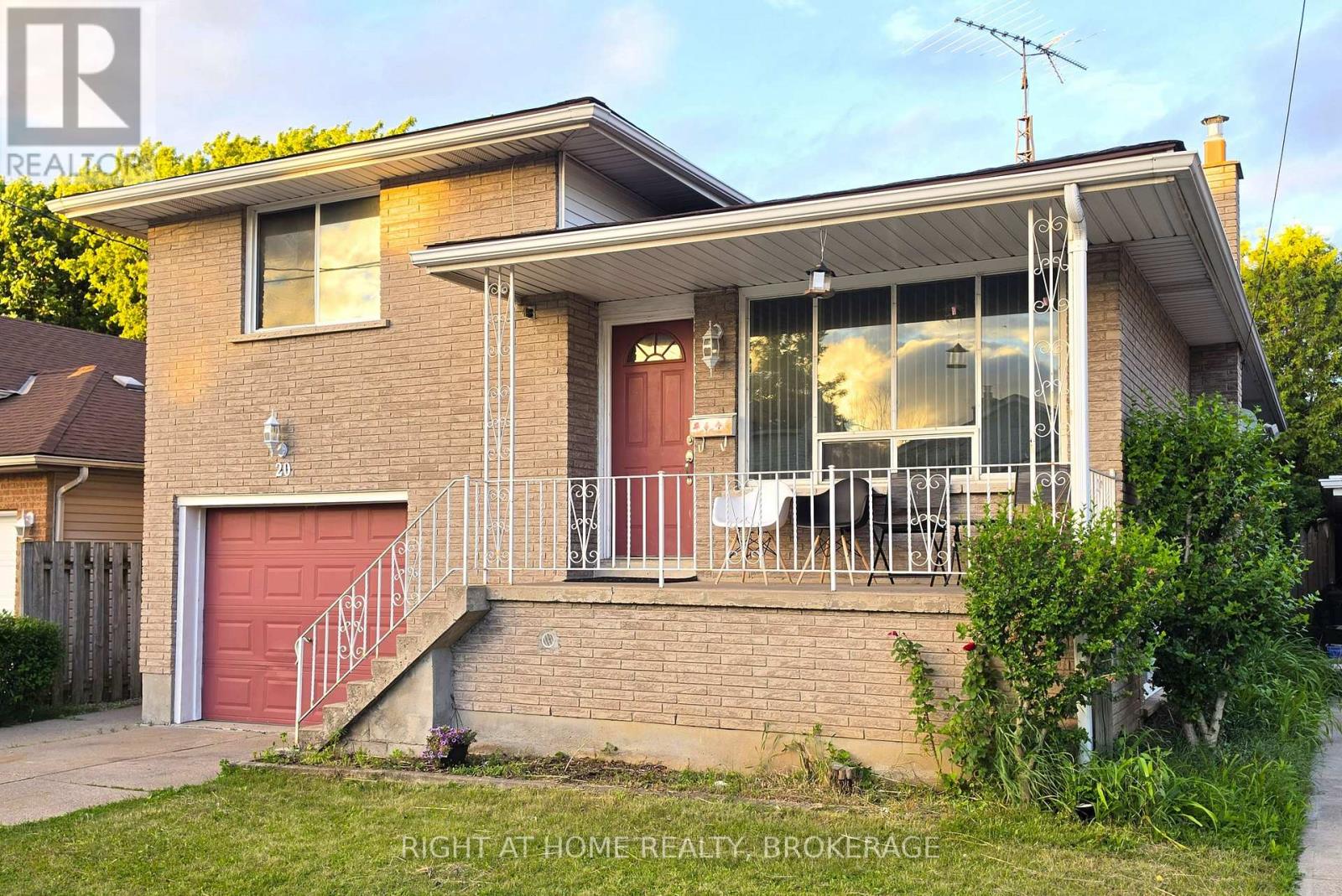 20 Augusta Avenue, St. Catharines, Ontario  L2M 5R2 - Photo 3 - X13488566