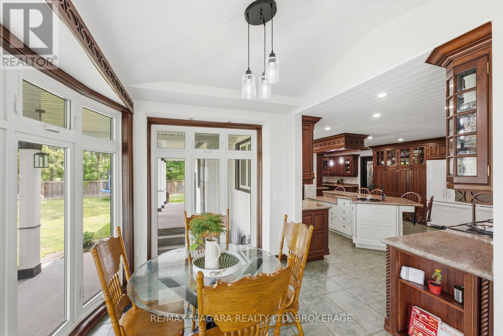 214 Windmill Point Road S, Fort Erie, Ontario  L0S 1N0 - Photo 19 - X13489718