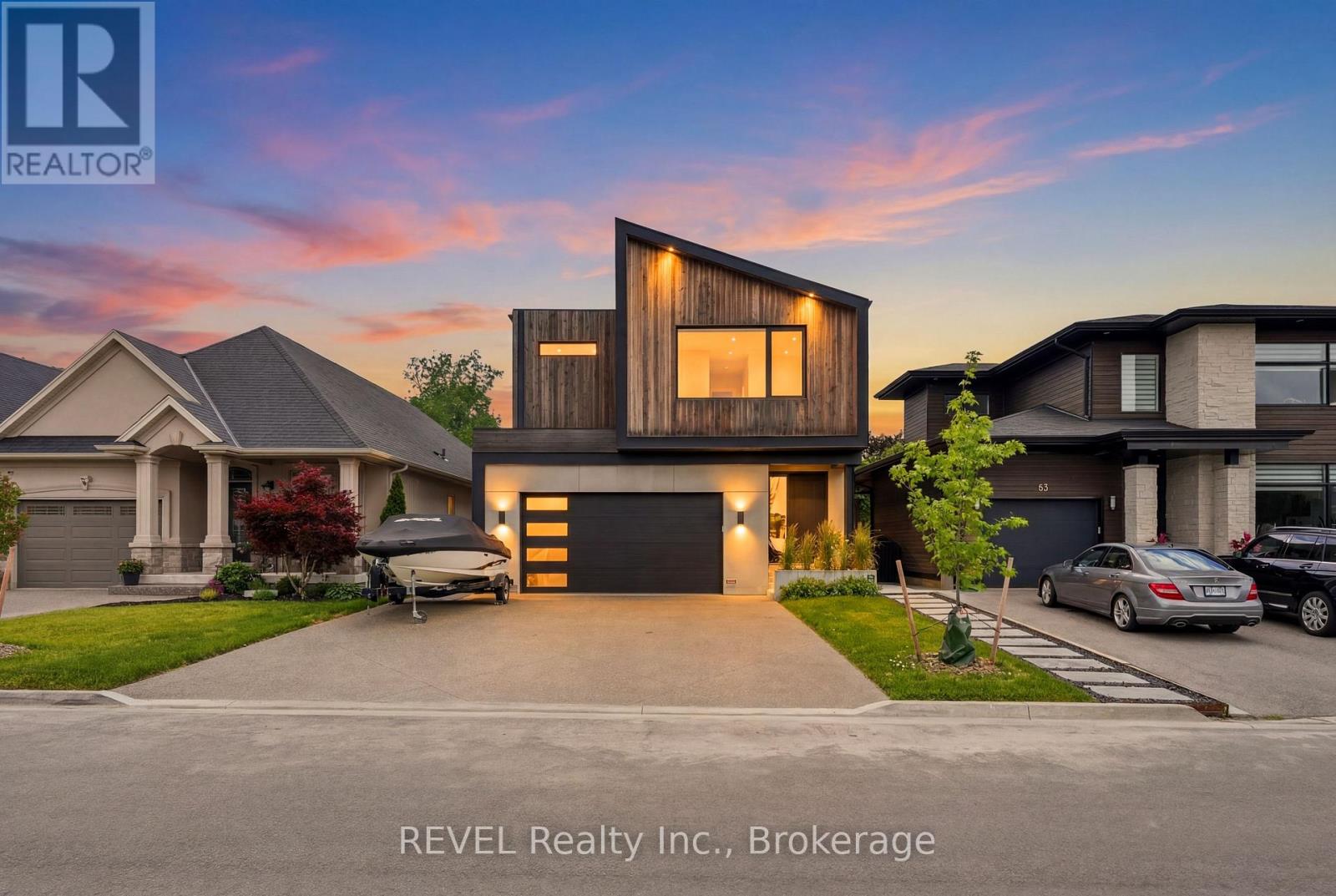 81 Mackenzie King Avenue, St. Catharines, Ontario  L2P 0E1 - Photo 1 - X13492080