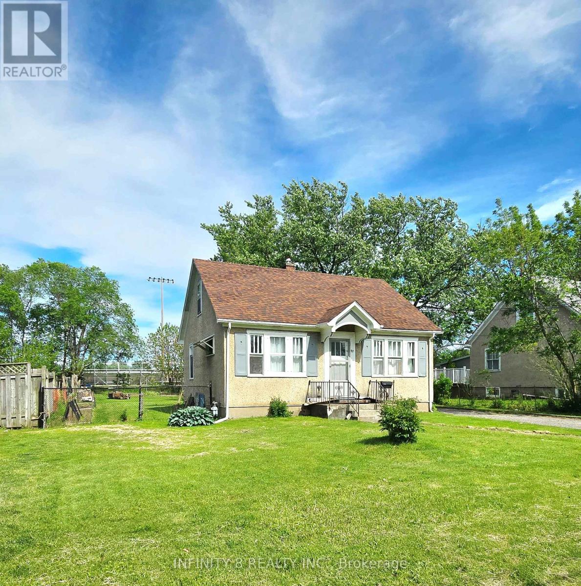 98 Louth Street, St. Catharines, Ontario  L2S 2T4 - Photo 1 - X13497234