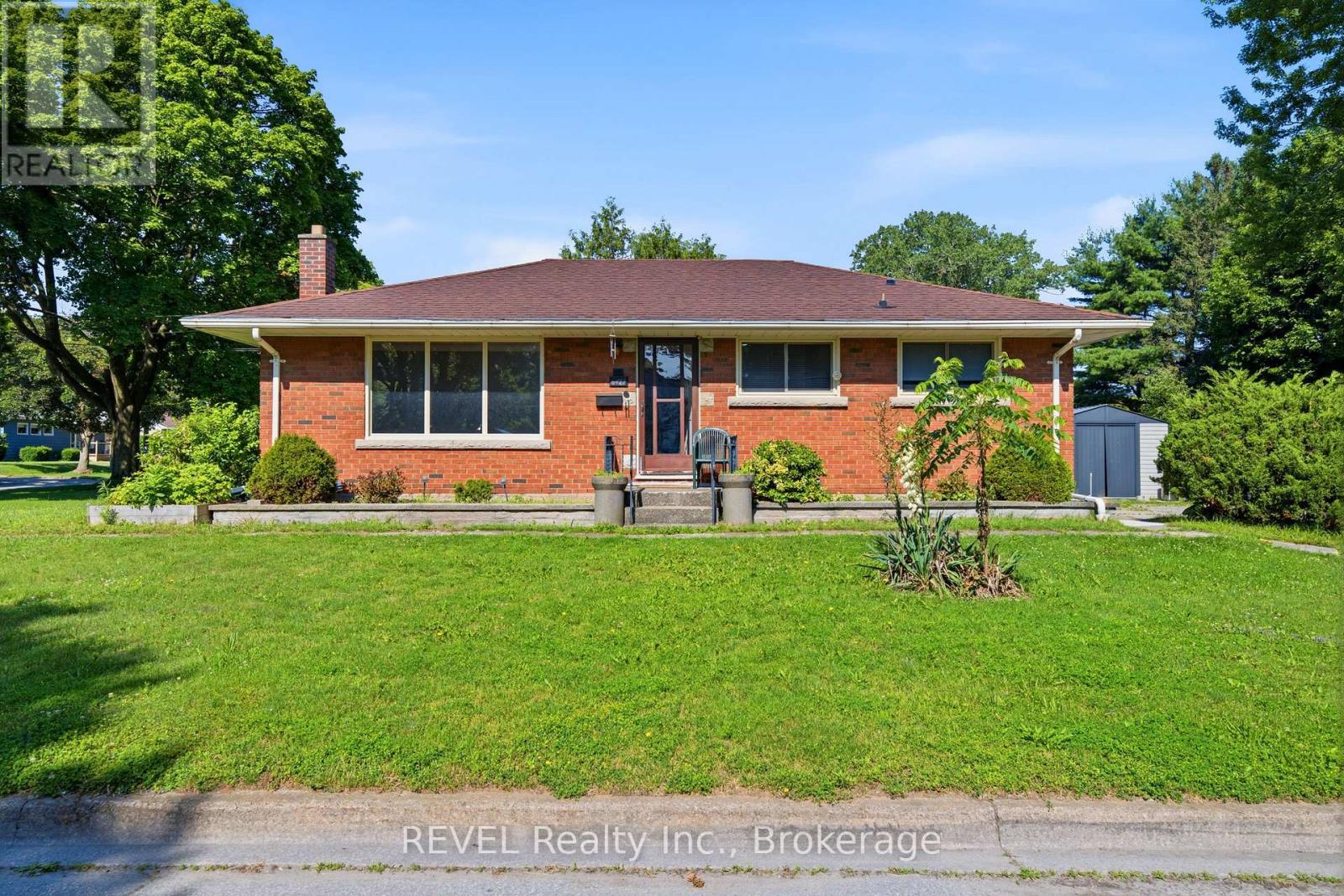 6427 Burdette Drive, Niagara Falls, Ontario  L2E 5H4 - Photo 1 - X13505614