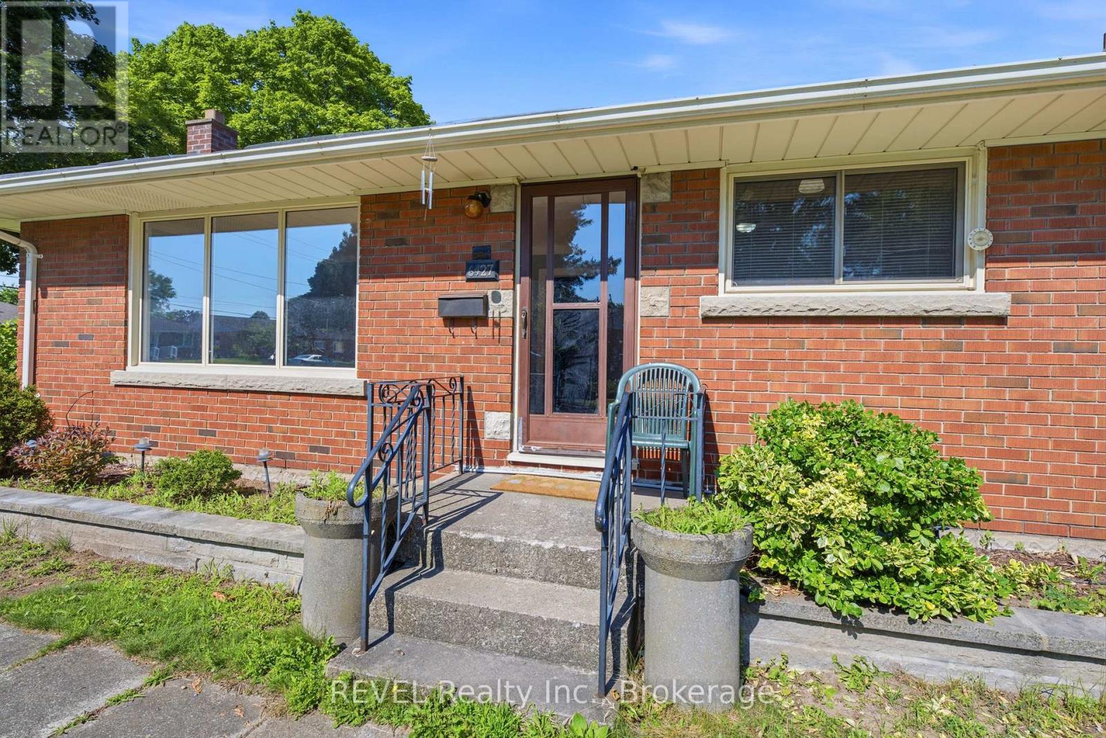 6427 Burdette Drive, Niagara Falls, Ontario  L2E 5H4 - Photo 2 - X13505614