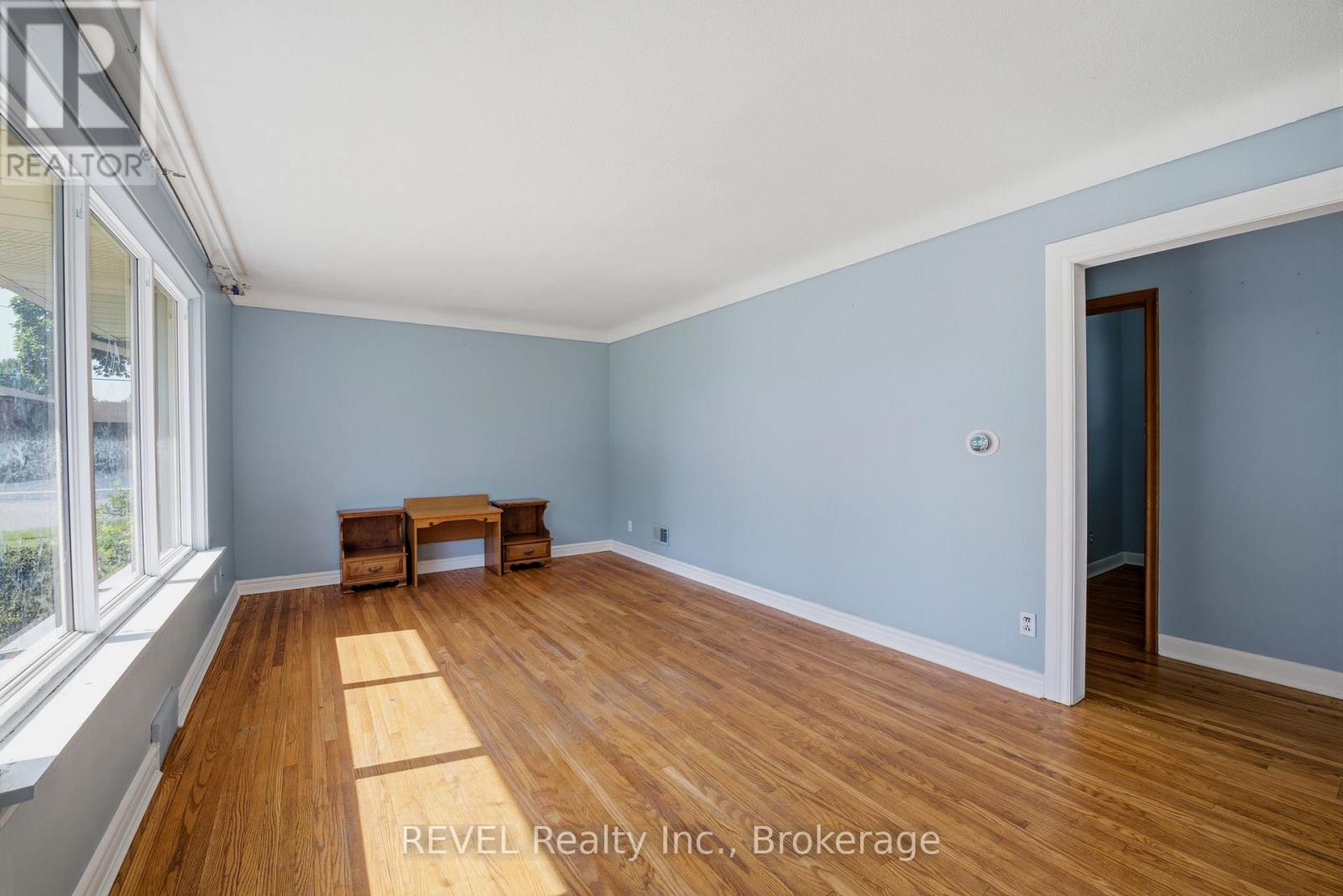 6427 Burdette Drive, Niagara Falls, Ontario  L2E 5H4 - Photo 3 - X13505614