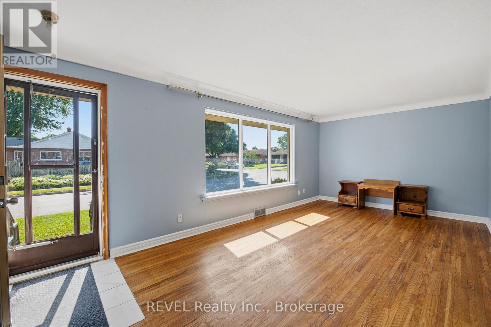 6427 Burdette Drive, Niagara Falls, Ontario  L2E 5H4 - Photo 4 - X13505614