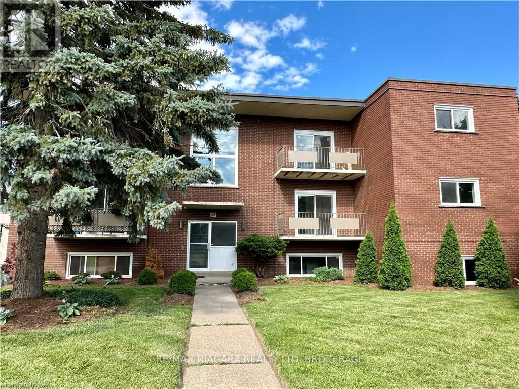 7 - 286 Vine Street, St. Catharines, Ontario  L2M 4T3 - Photo 1 - X13508024