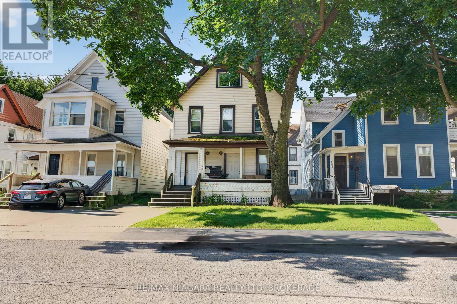 4454 Huron Street, Niagara Falls, Ontario  L2E 2H2 - Photo 1 - X13508944