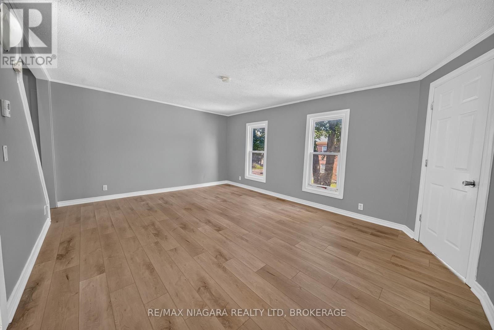 4454 Huron Street, Niagara Falls, Ontario  L2E 2H2 - Photo 10 - X13508944