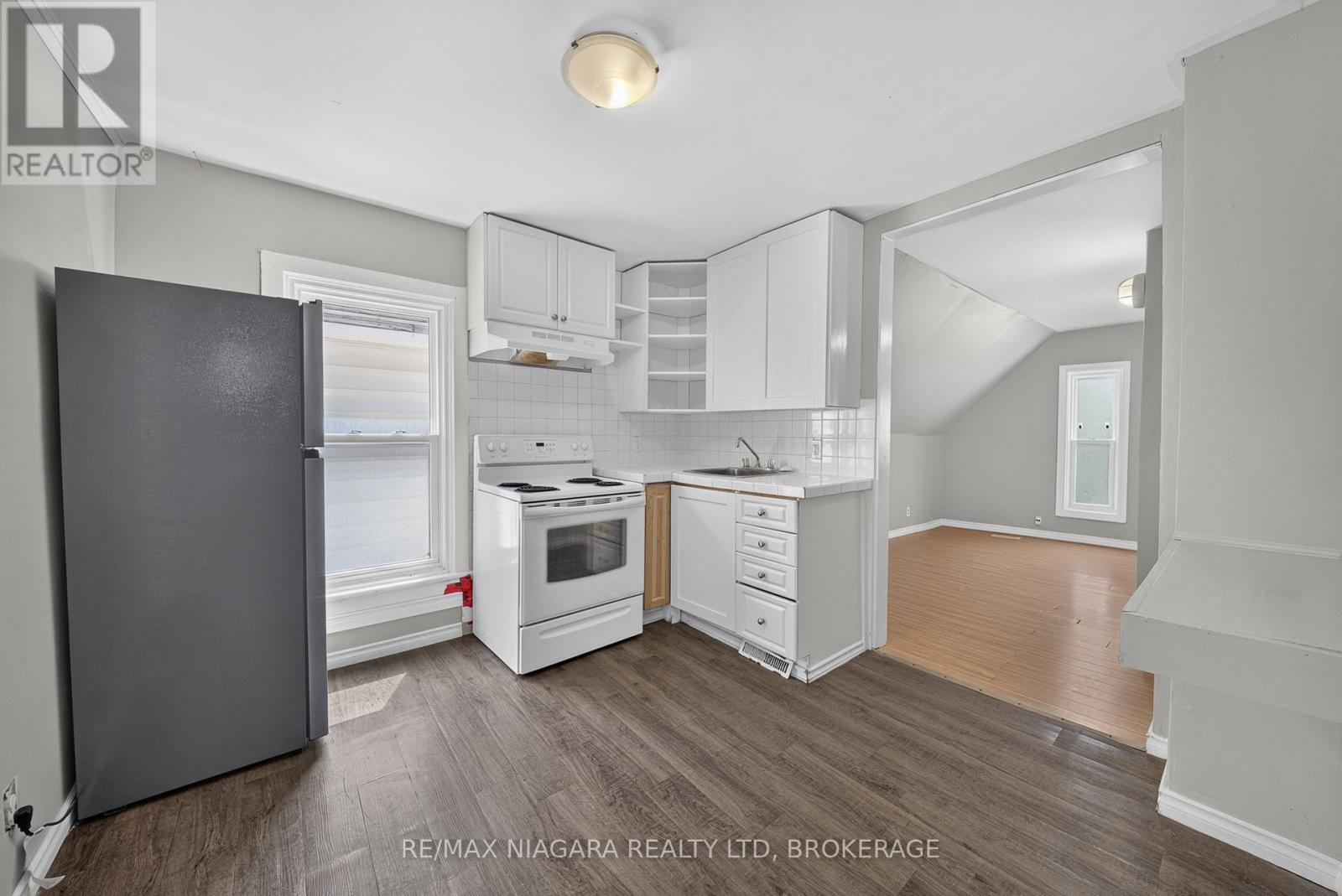 4454 Huron Street, Niagara Falls, Ontario  L2E 2H2 - Photo 11 - X13508944