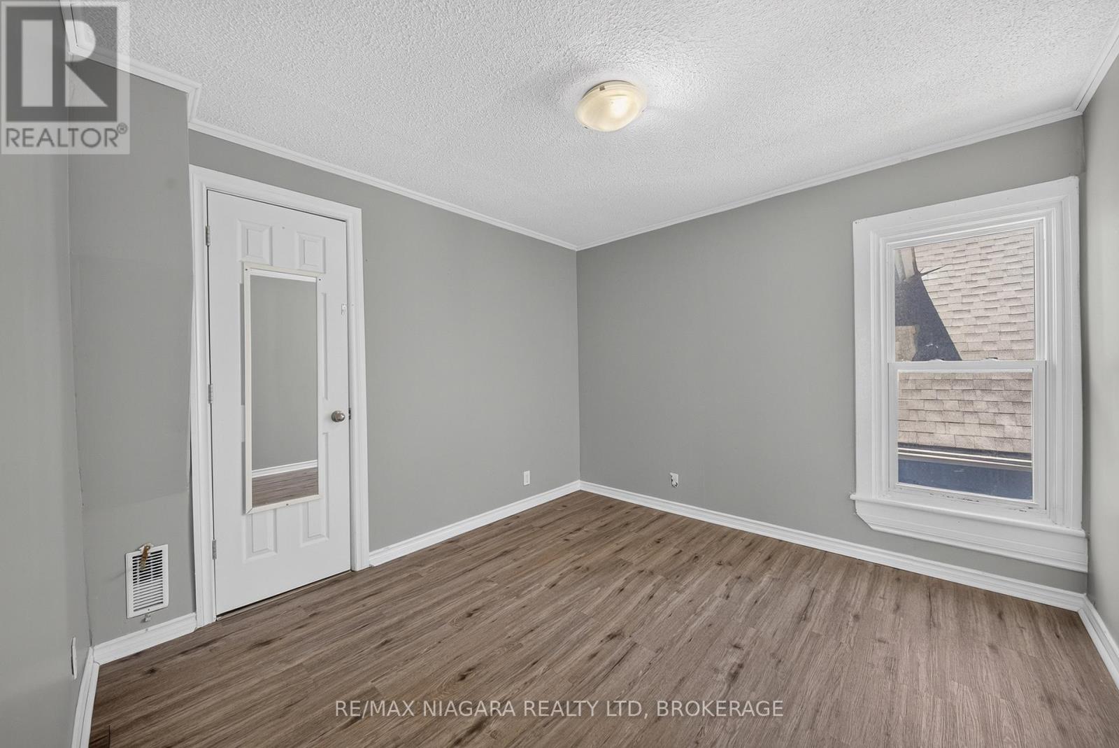 4454 Huron Street, Niagara Falls, Ontario  L2E 2H2 - Photo 12 - X13508944