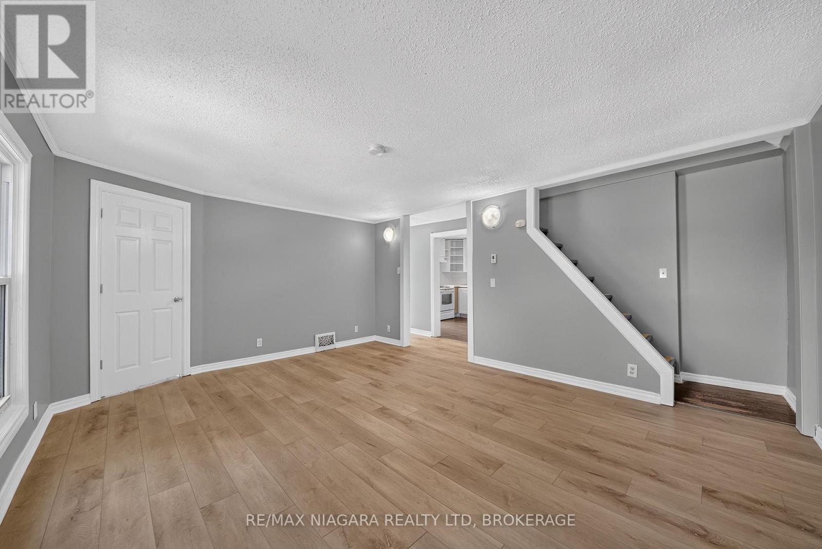 4454 Huron Street, Niagara Falls, Ontario  L2E 2H2 - Photo 9 - X13508944